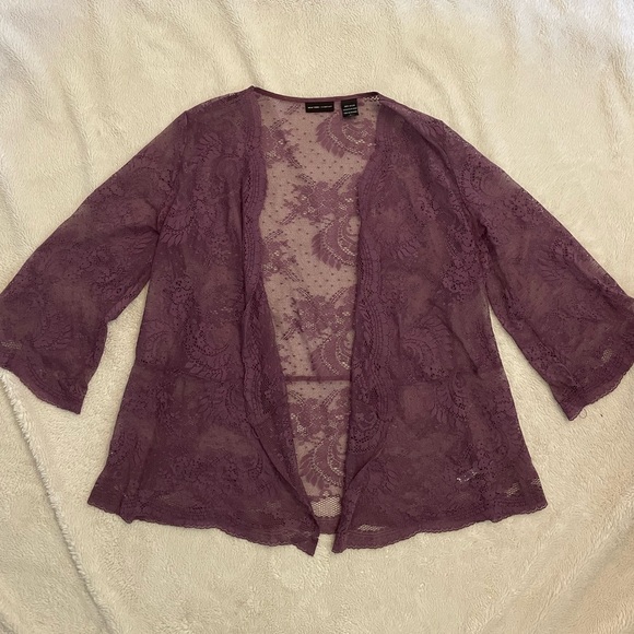 New York & Company Sweaters - 🔴$5 SALE🔴 New York and Company lace kimono‎ - missing waist tie